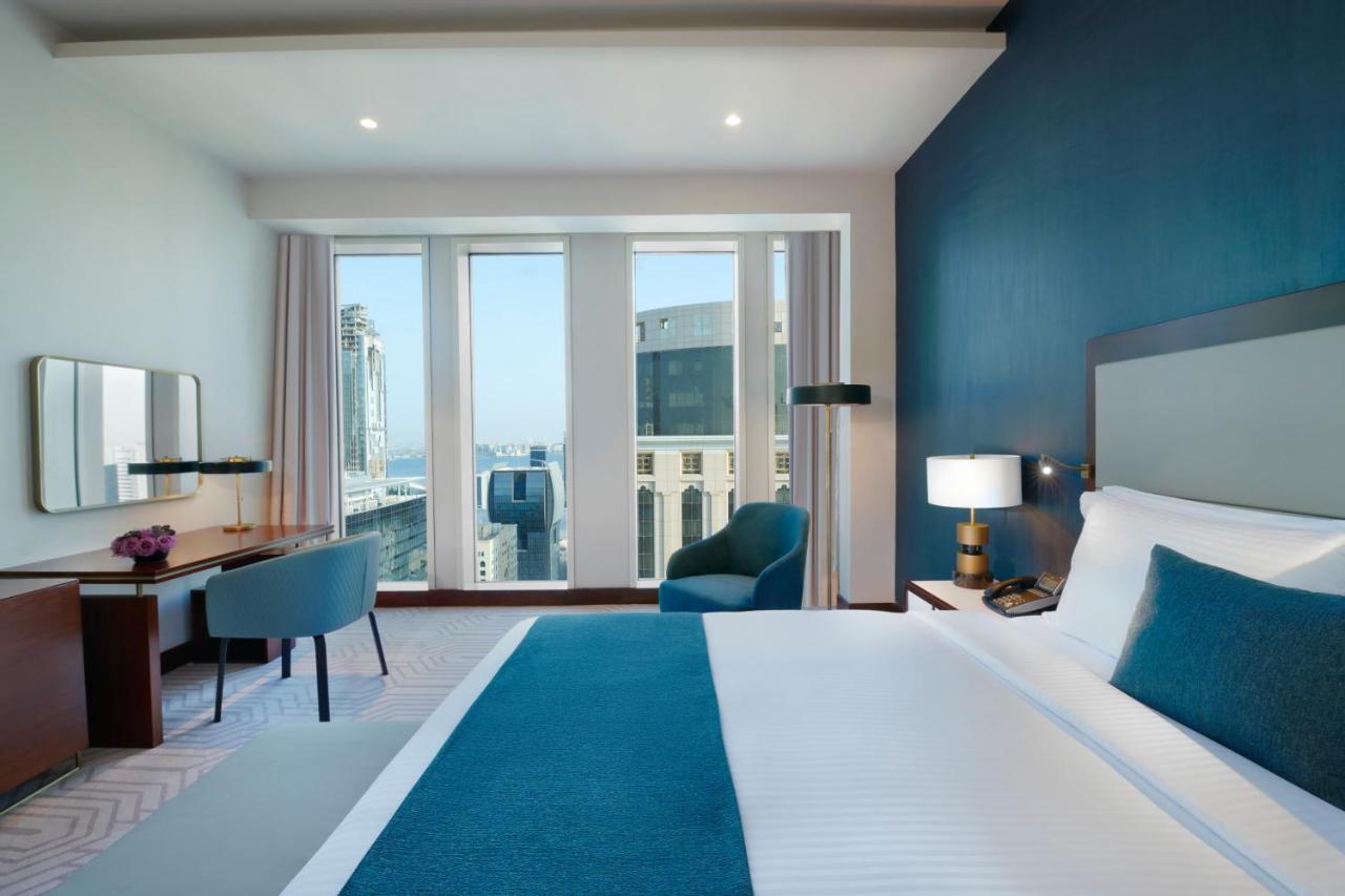 Wyndham Grand Doha West Bay Beach Экстерьер фото A guest room at the hotel