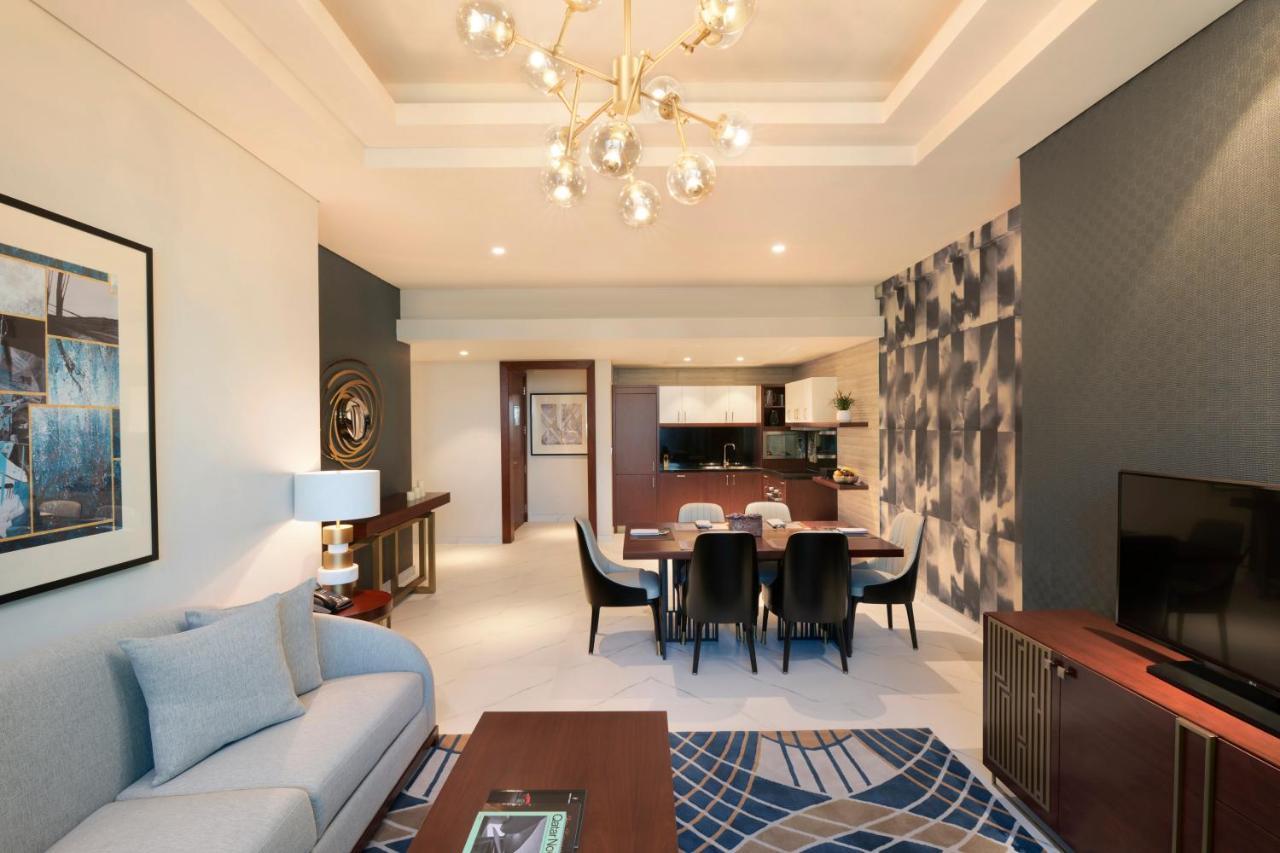 Wyndham Grand Doha West Bay Beach Экстерьер фото A living room at the hotel