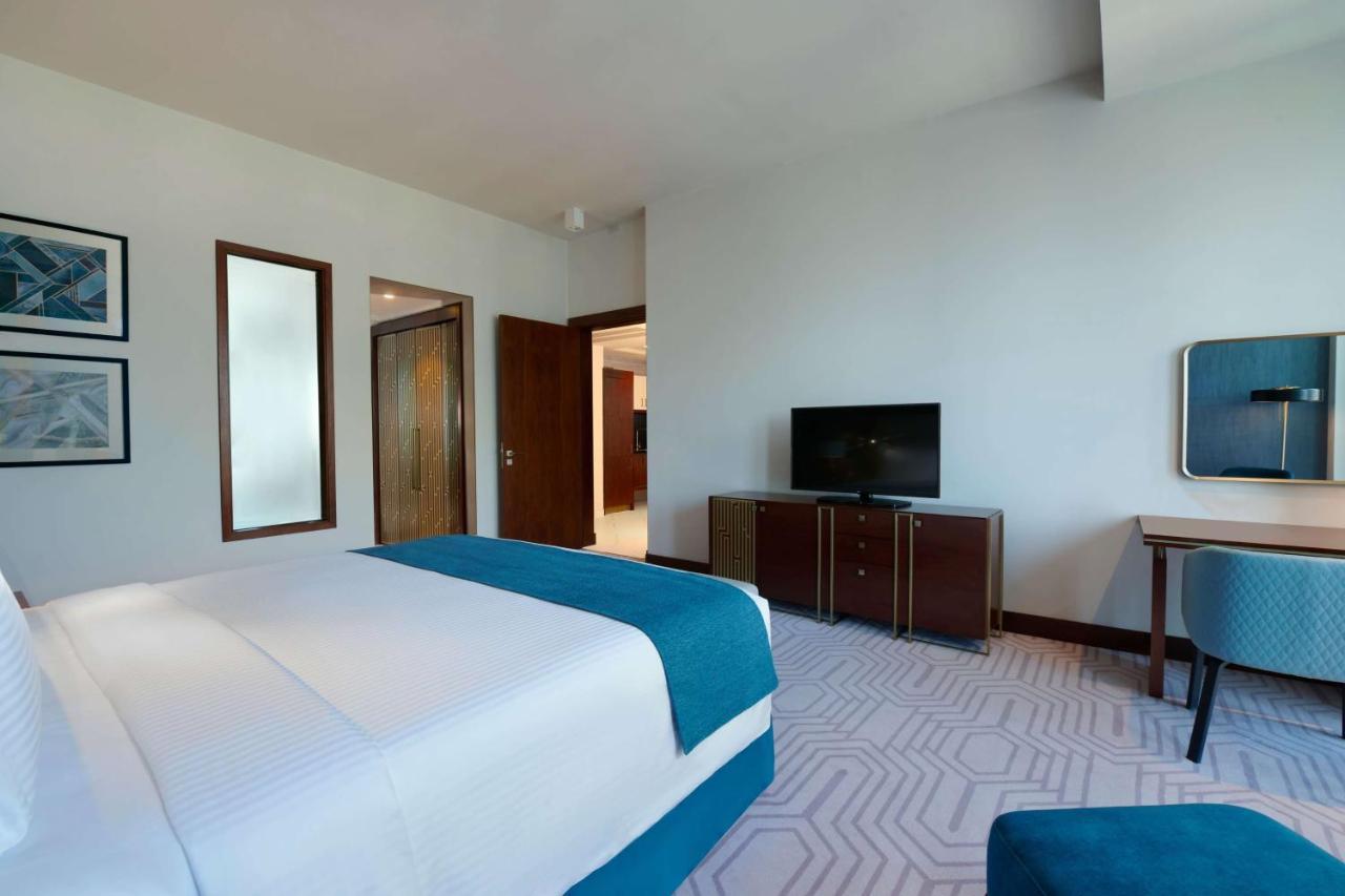 Wyndham Grand Doha West Bay Beach Экстерьер фото A bedroom at the hotel