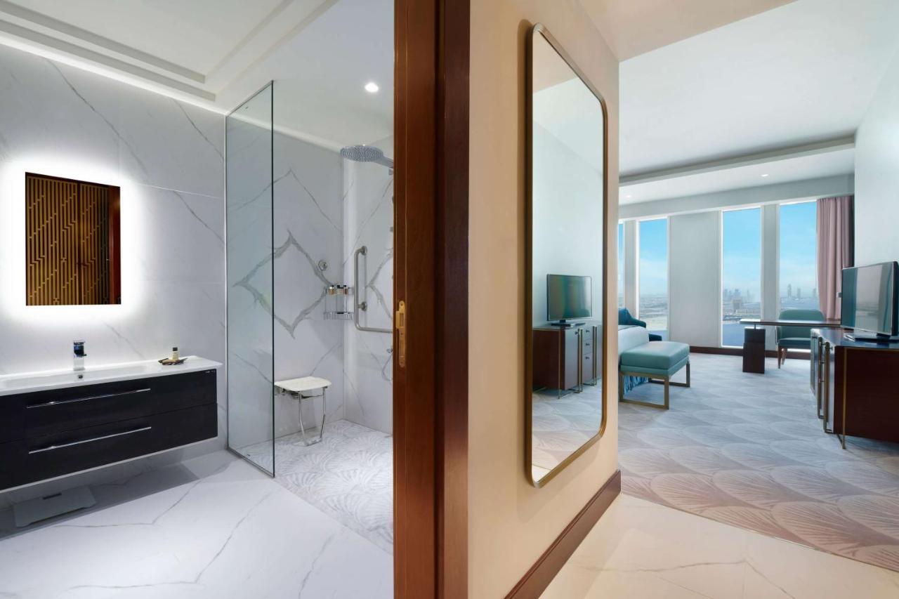 Wyndham Grand Doha West Bay Beach Экстерьер фото A guest room at the hotel