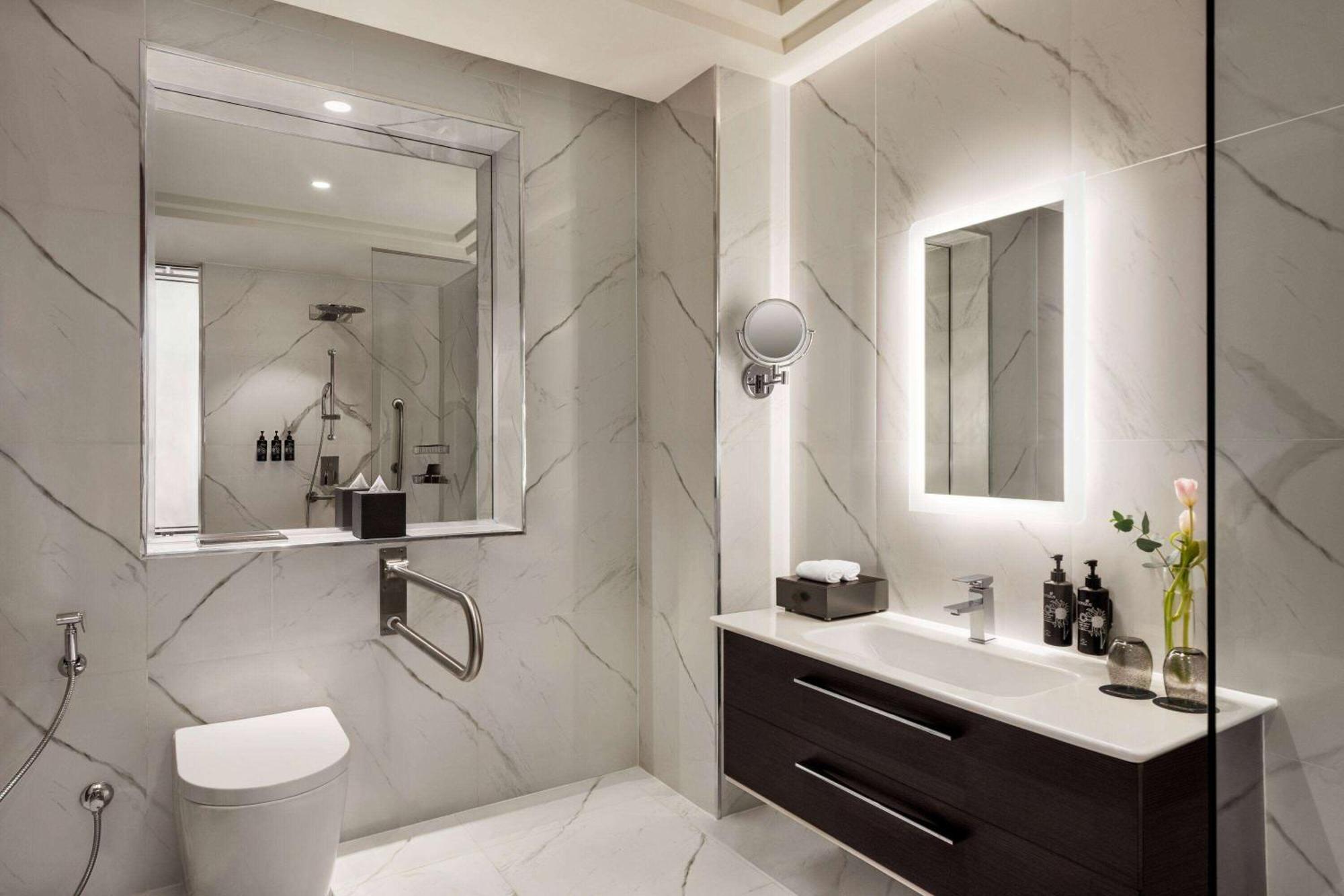 Wyndham Grand Doha West Bay Beach Экстерьер фото Bathroom